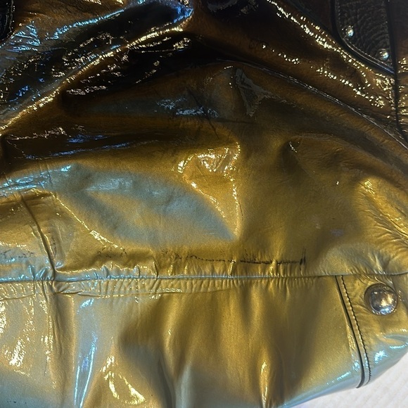 Prada authentic patent black and gold hobo bag with straps and inside pockets - Picture 8 of 16